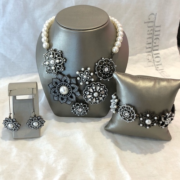 Jewelry Set - Picture 5 of 6